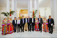 三名黎平縣侗族姑娘亮相法國(guó)巴黎尼斯之夜?驚艷歐洲