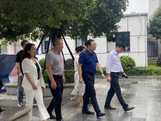 謝韜一行蒞臨高新成章實驗學校調研校園安全工作