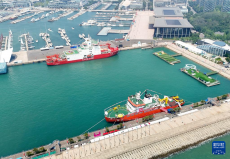 “雪龍2”號和“極地”號破冰船亮相青島向公眾開放參觀