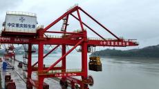 長江上游首座萬噸級(jí)碼頭國內(nèi)集裝箱班輪首航