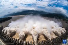 長(zhǎng)江流域進(jìn)入防汛關(guān)鍵期 三峽水庫9孔泄洪