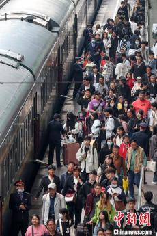 上半年中國跨區(qū)域人員流動(dòng)量324.1億人次