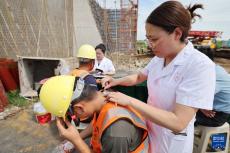 關(guān)愛高溫下的勞動者