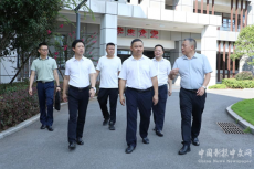 宋光鑫一行調(diào)研高新成章實(shí)驗(yàn)學(xué)校秋季開學(xué)工作情況