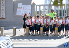 烏魯木齊：護(hù)航新學(xué)期 安全第一課