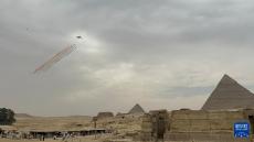 首次！中國空軍運(yùn)-20與殲-10表演機(jī)編隊(duì)飛越金字塔