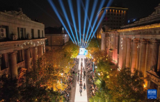 百年金融老街上演現(xiàn)代時尚秀