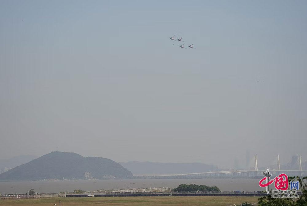 11月8日，適應(yīng)性訓(xùn)練在珠海金灣機(jī)場開展。中國網(wǎng) 楊佳攝影