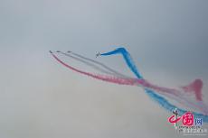 潑墨長空 “紅鷹”飛行表演隊(duì)為人民空軍慶生