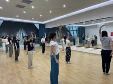 湖南臨湘市青年夜校點燃藝術(shù)夢想