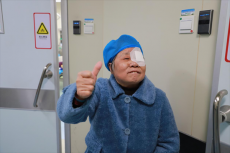 常寧市人民醫(yī)院“復(fù)明10號”中國流動眼科手術(shù)車啟動