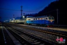 新春走基層|公益慢火車 連結(jié)鄉(xiāng)村與城市的溫情列車