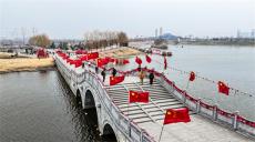 安徽壽縣：游客青睞古城墻