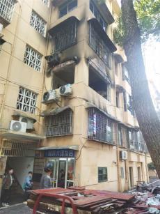 長沙一高校教工住房凌晨起大火