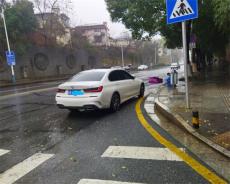 緊急避險(xiǎn)釀車禍 ?外賣小哥苦等寶馬車主索賠