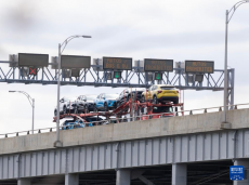 加拿大宣布對(duì)美國(guó)汽車征收對(duì)等關(guān)稅于9日生效