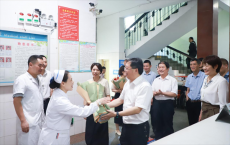 常寧市人民醫(yī)院：院領(lǐng)導(dǎo)暖心慰問一線護(hù)理工作者