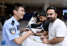 繁忙的北京大興機(jī)場口岸