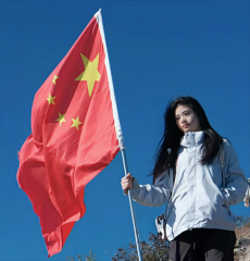 周姝穎：用愛(ài)澆灌教育之花 做學(xué)生成長(zhǎng)引路人