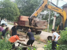 衡南縣冠市鎮(zhèn)聯(lián)合相市鄉(xiāng)開展溝渠清淤行動