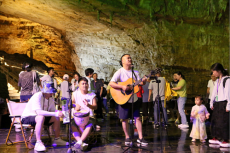 張家界黃龍洞景區(qū)舉辦“16℃的夏天”音樂會(huì)活動(dòng)