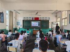 楓香學(xué)校師生集中觀看抗戰(zhàn)勝利80周年閱兵式