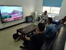 湖南鴻齊電力組織觀看抗戰(zhàn)勝利80周年閱兵儀式