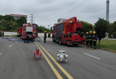 衡陽(yáng)高新區(qū)智造“消防偵察兵”首次亮相實(shí)戰(zhàn)演練現(xiàn)場(chǎng)