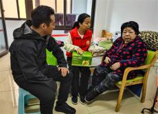 安徽廬江：愛(ài)心企業(yè)“敬老”禮品送進(jìn)養(yǎng)老中心