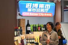 上海：進(jìn)博集市迎客來(lái)