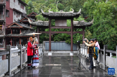 湖南鳳凰：特色旅拍豐富旅游體驗(yàn)