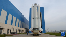 長八甲遙五火箭成功實(shí)施轉(zhuǎn)運(yùn)