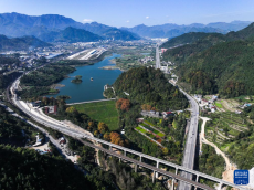 貴州甕馬鐵路南延伸線架梁鋪軌完成