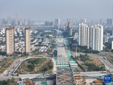 江蘇無(wú)錫：312國(guó)道改擴(kuò)建工程架梁忙