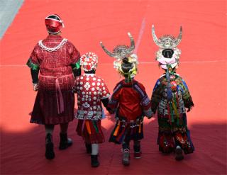 貴州凱里：七旬“家長助教”為幼兒園量身創(chuàng)唱苗歌