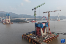 浙江：甬舟鐵路富翅門公鐵兩用大橋建設(shè)正酣