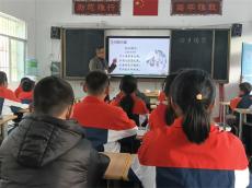 《回鄉(xiāng)偶書》里的時光針腳