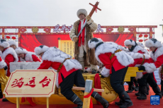 哈爾濱采冰節(jié)啟幕 “冰城”進(jìn)入采冰季