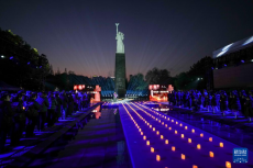南京舉行“燭光祭” 寄托哀思 祈愿和平